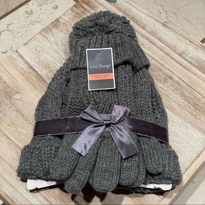 NWT West Loop Grey Beanie Pom Pom Hat & Gloves Gift Winter Set Cozy,Soft,Beautif